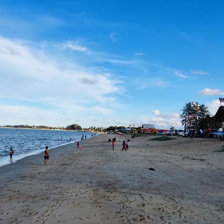 Ayuni Homestay Kuala Besut Terengganu Ngoại thất bức ảnh