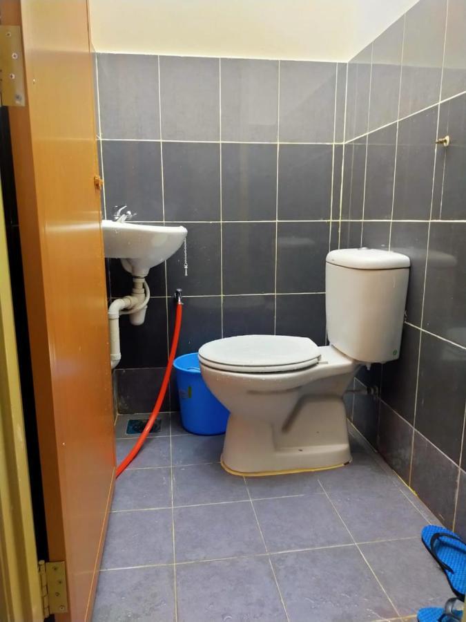 Ayuni Homestay Kuala Besut Terengganu Ngoại thất bức ảnh